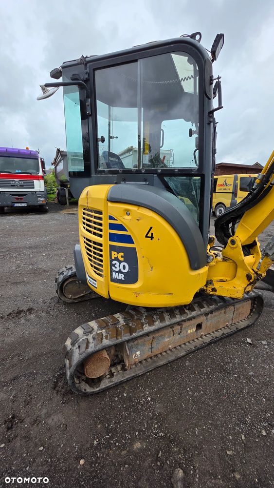Komatsu PC30MR - 3