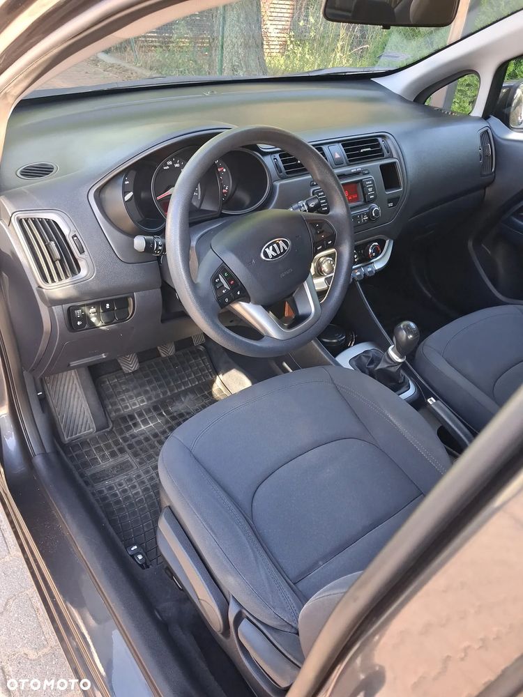 Kia Rio - 4