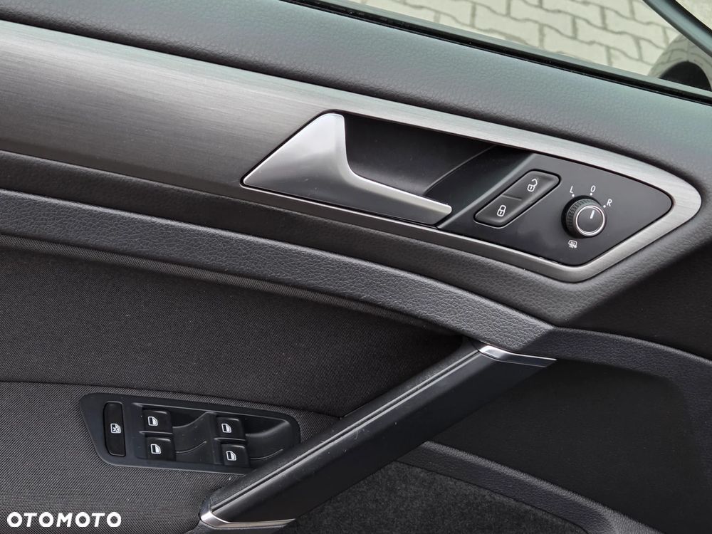 Volkswagen Golf 1.6 TDI BlueMotion Technology Comfortline - 32