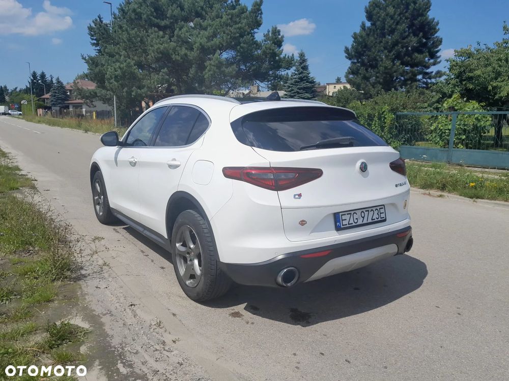 Alfa Romeo Stelvio 2.0 Turbo 16V AT8-Q4 Executive - 4