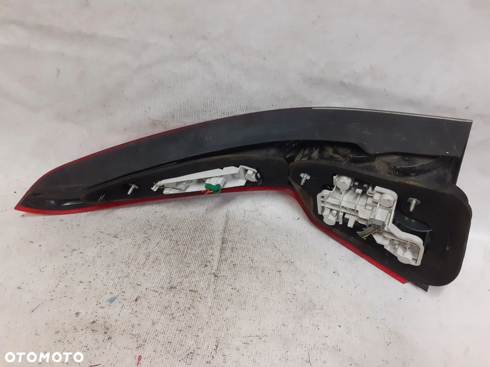 .  TYL TYLNA LAMPA PRAWA VOLVO V50 - 4