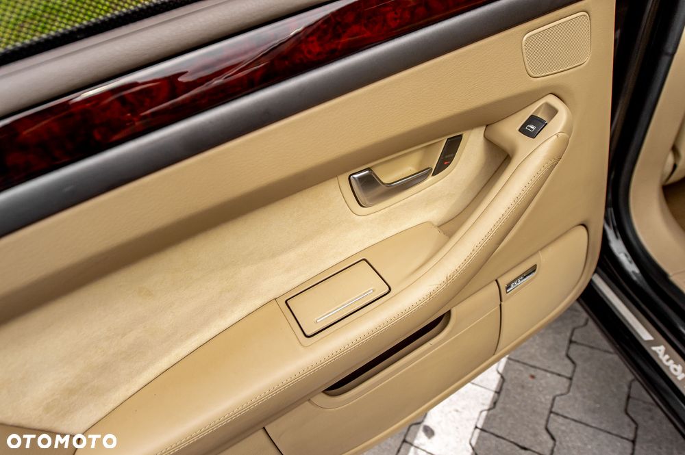 Audi A8 4.2 Quattro - 23