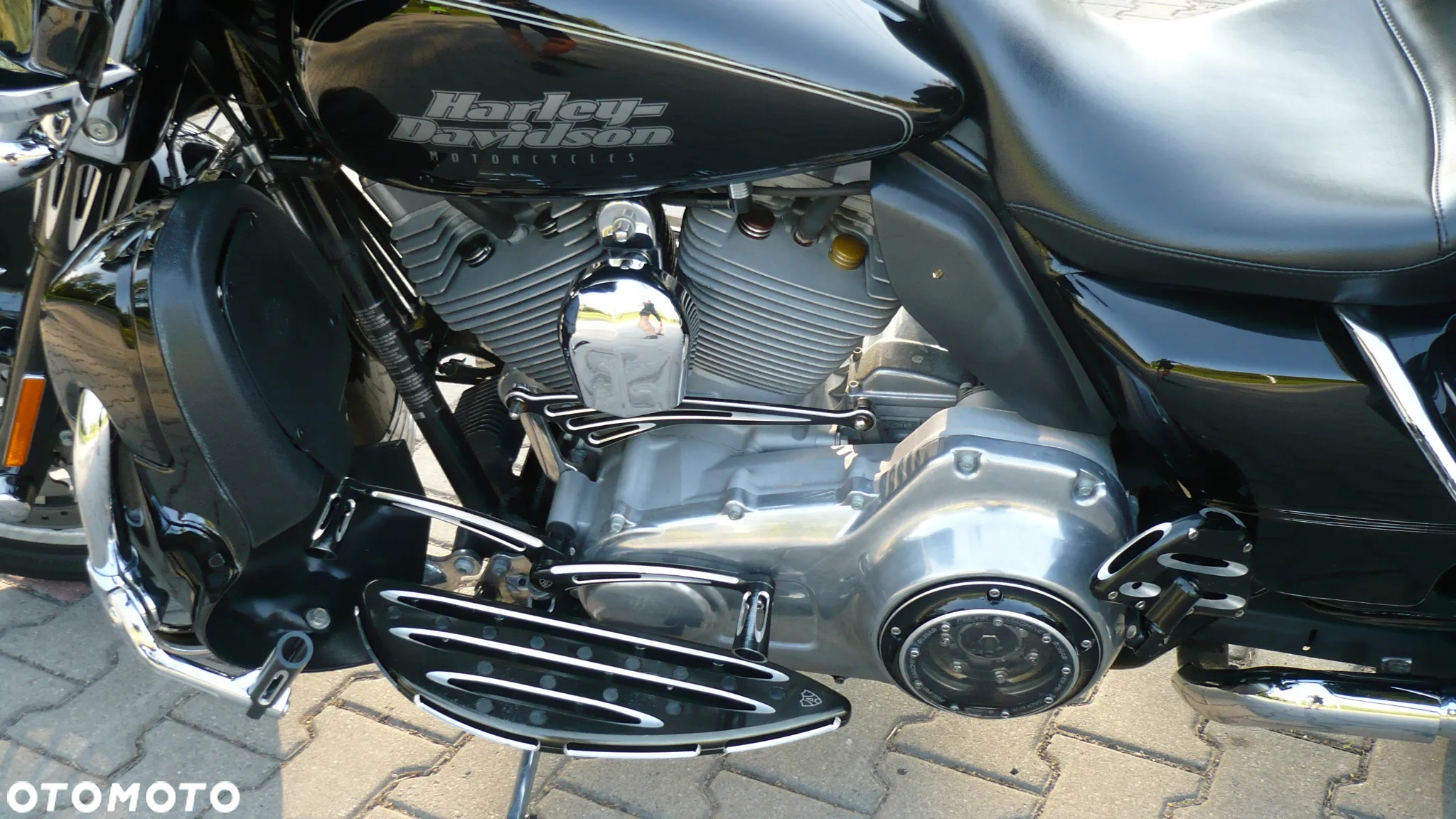 Harley-Davidson FLH Electra Glide - 22