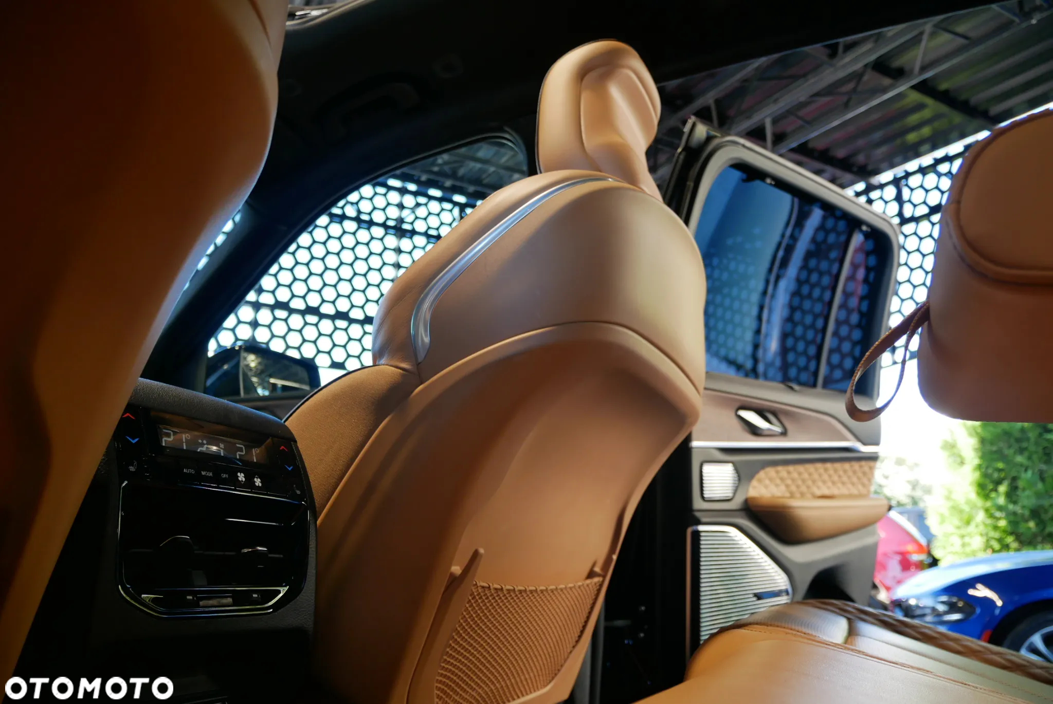 Jeep Grand Cherokee - 22