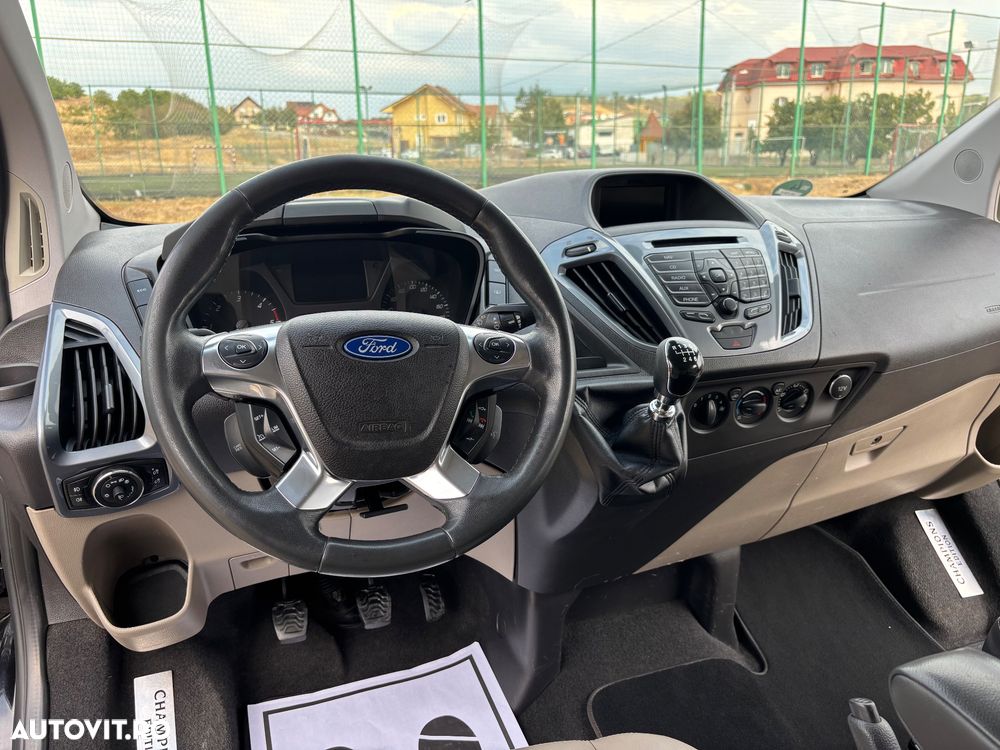 Ford Custom - 5