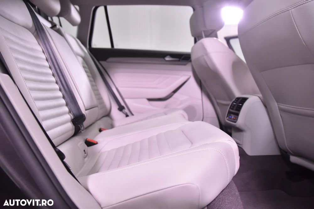 Volkswagen Passat - 12