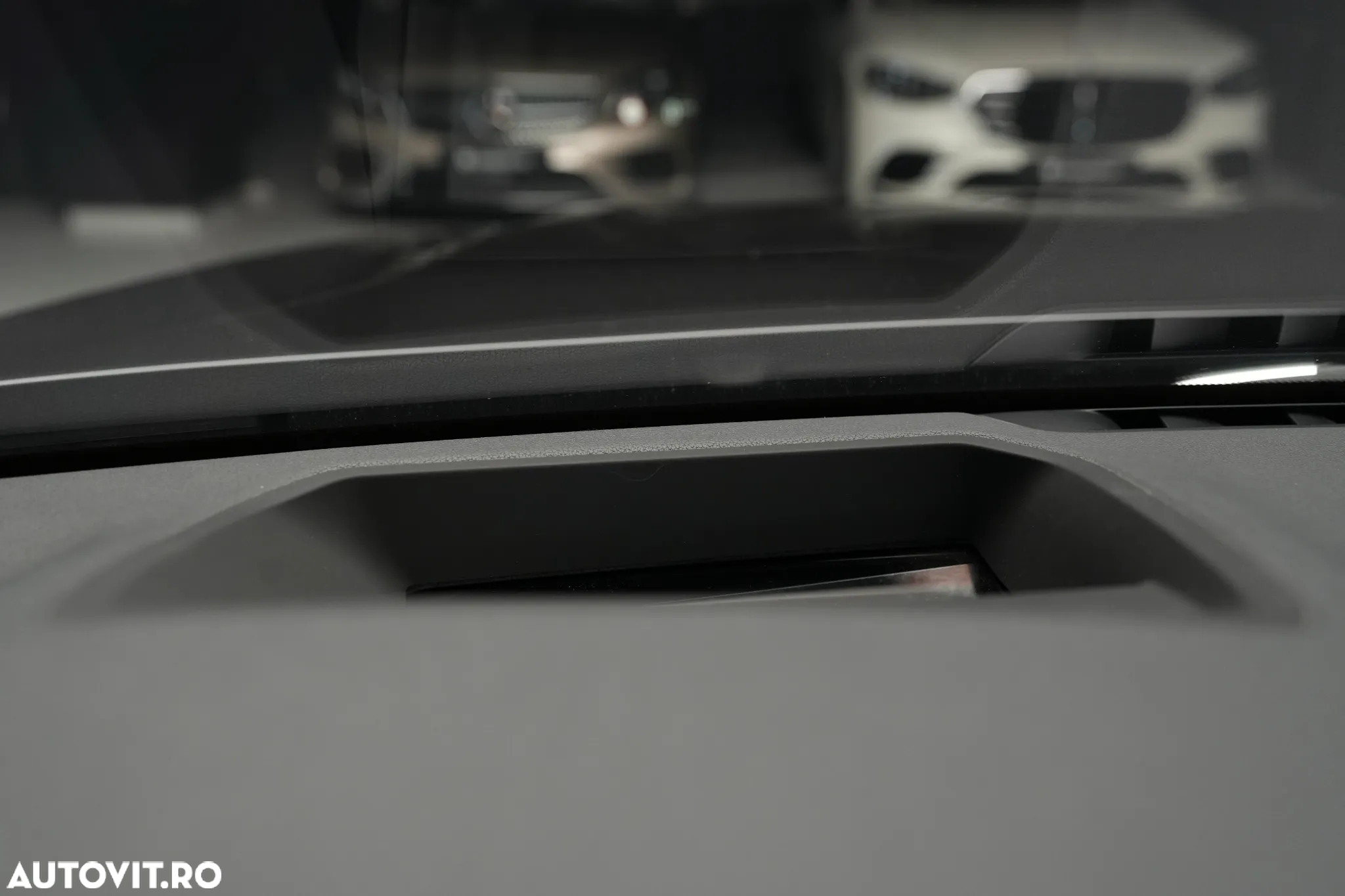 BMW Seria 7 740d xDrive MHEV - 28