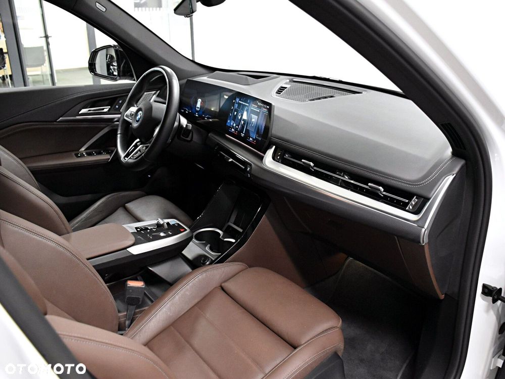 BMW iX1 - 13