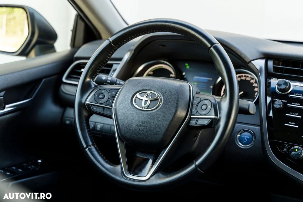 Toyota Camry - 17