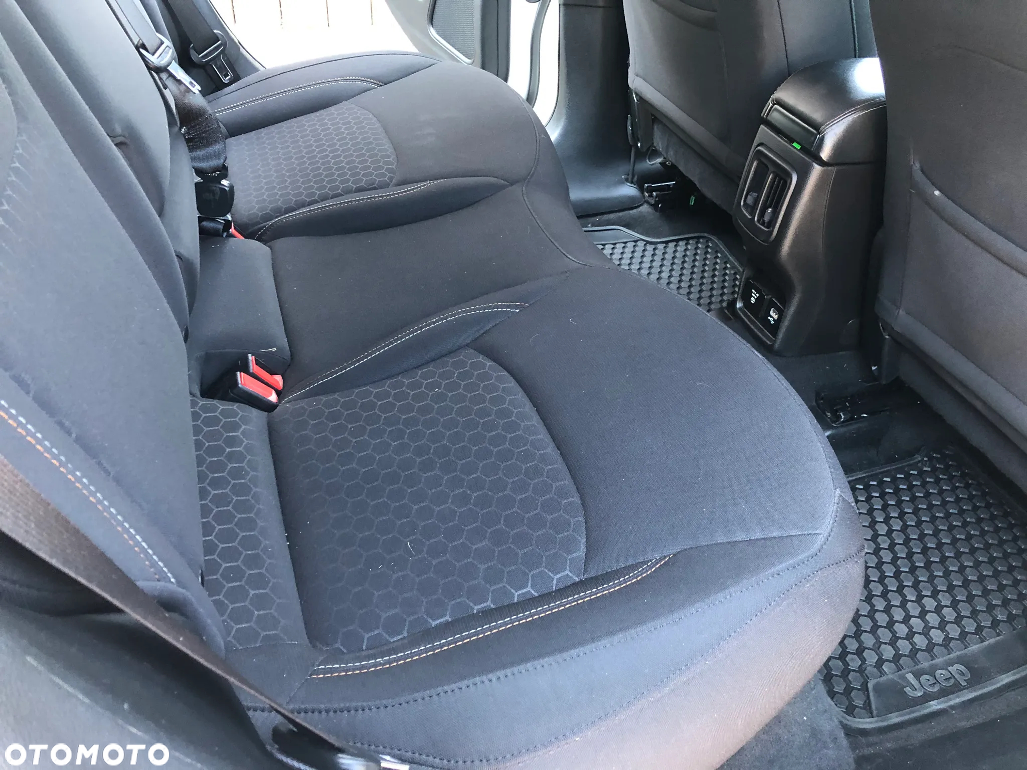 Jeep Compass - 35