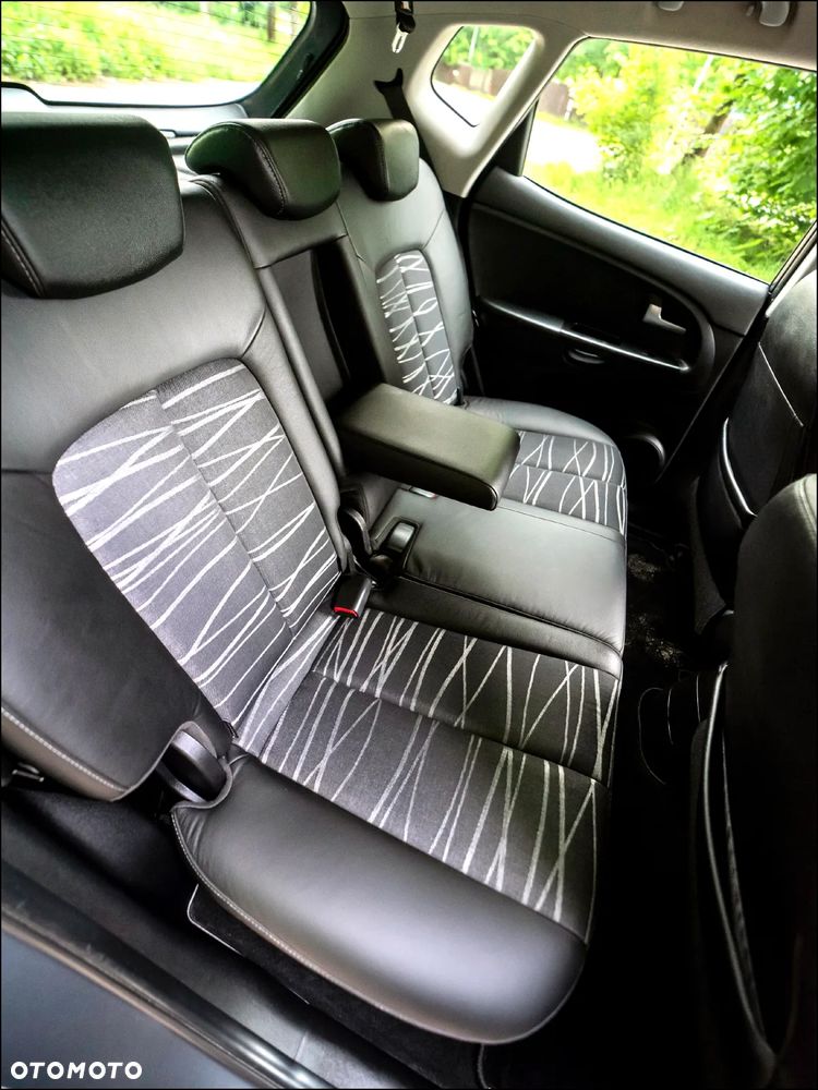 Kia Venga - 35