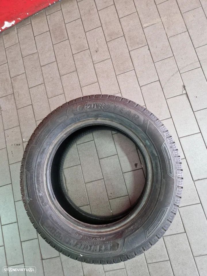 1 Pneu Usado 205/65/16 C Goodyear Efficient Grip Cargo com mais de 99.9% de piso (igual a novo) - 2