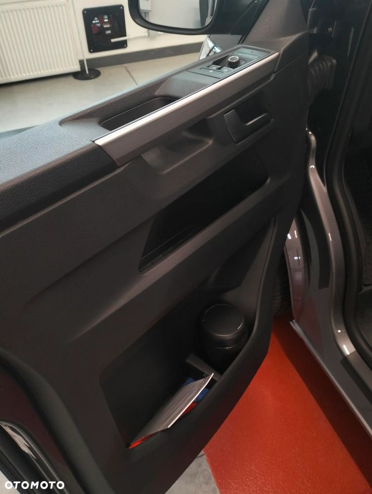 Volkswagen Multivan - 12