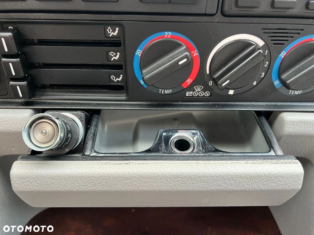 BMW Seria 5 520i - 33
