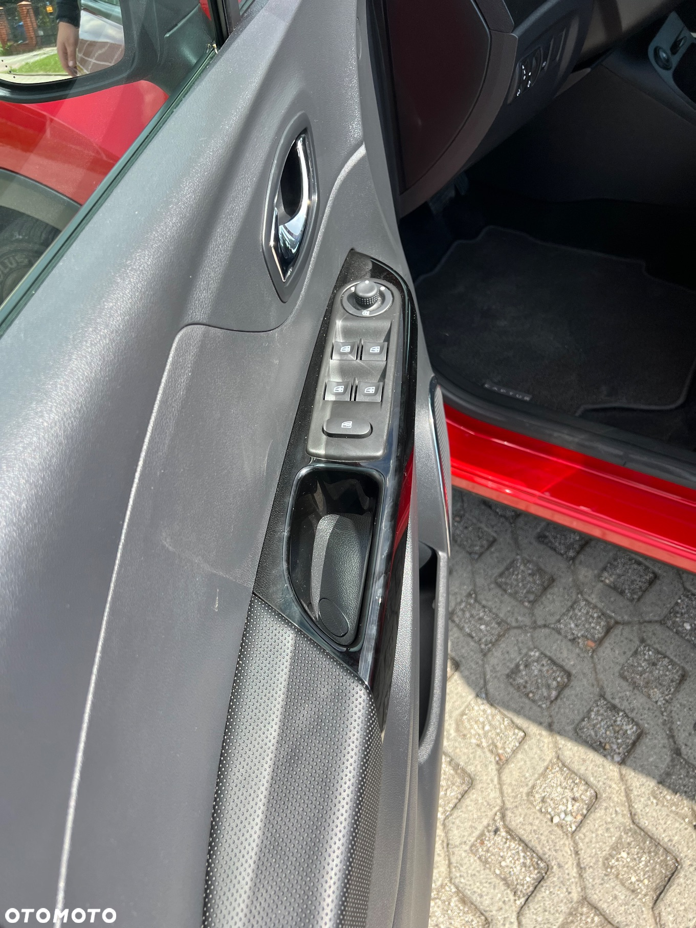 Renault Captur 1.2 Energy TCe Limited EDC - 17