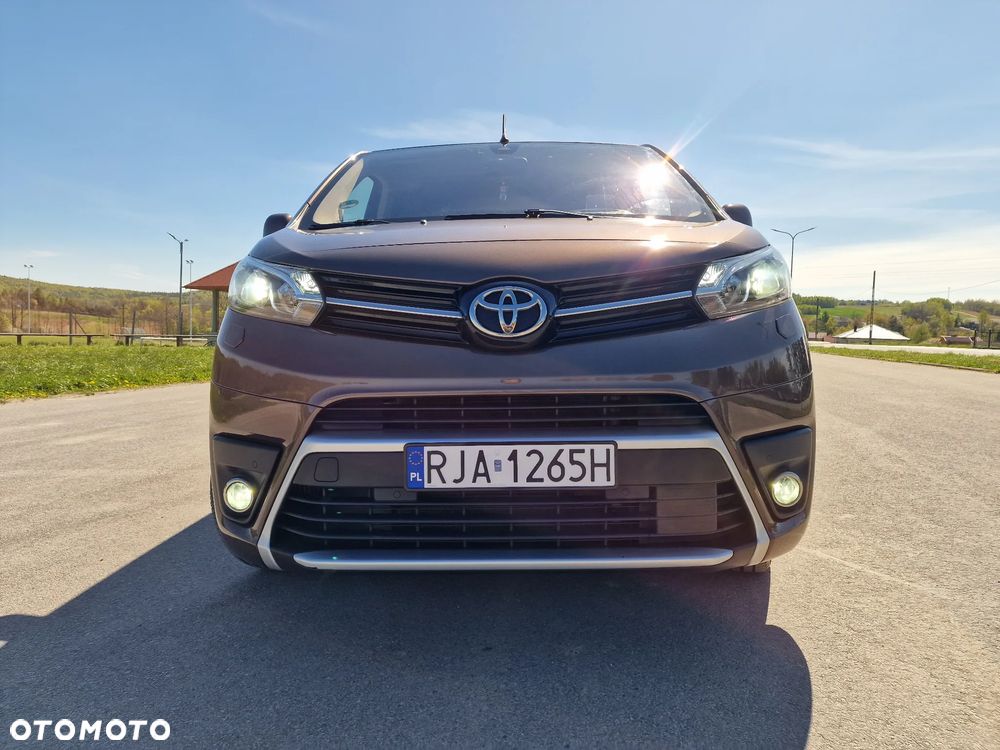 Toyota ProAce 2,0-l-D-4D L2 (8-Si.) Verso Family Comfort - 2