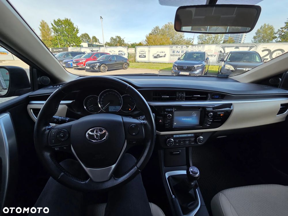 Toyota Corolla 1.6 Premium + - 19