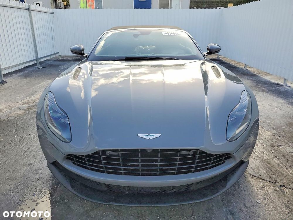 Aston Martin DB11 - 5