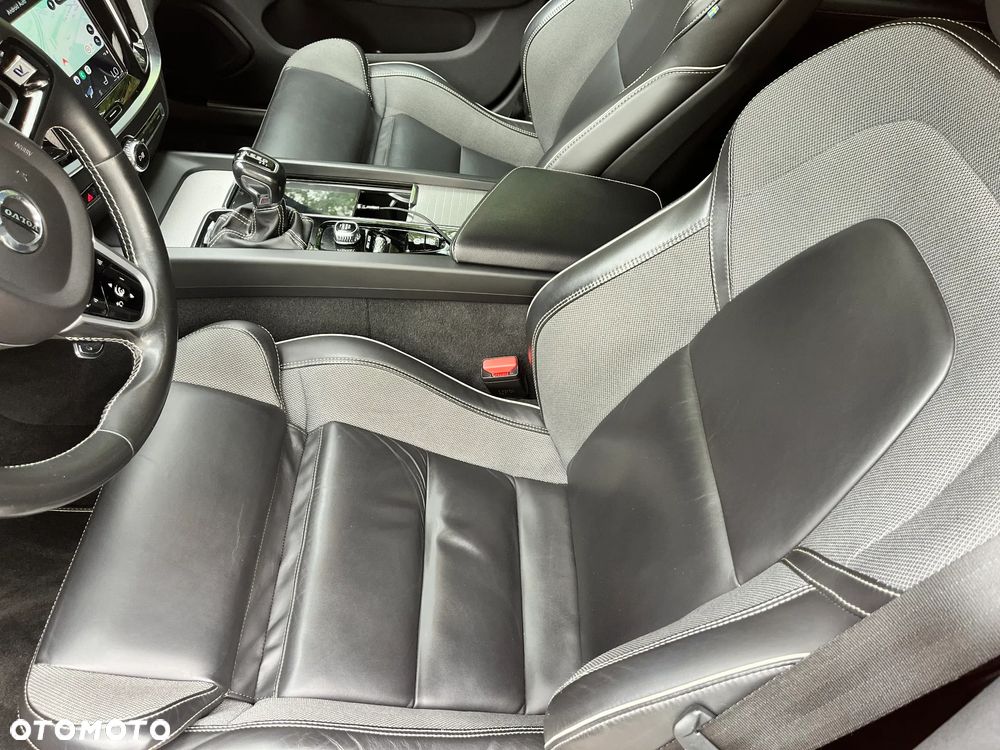 Volvo V60 T5 Geartronic R-Design - 25
