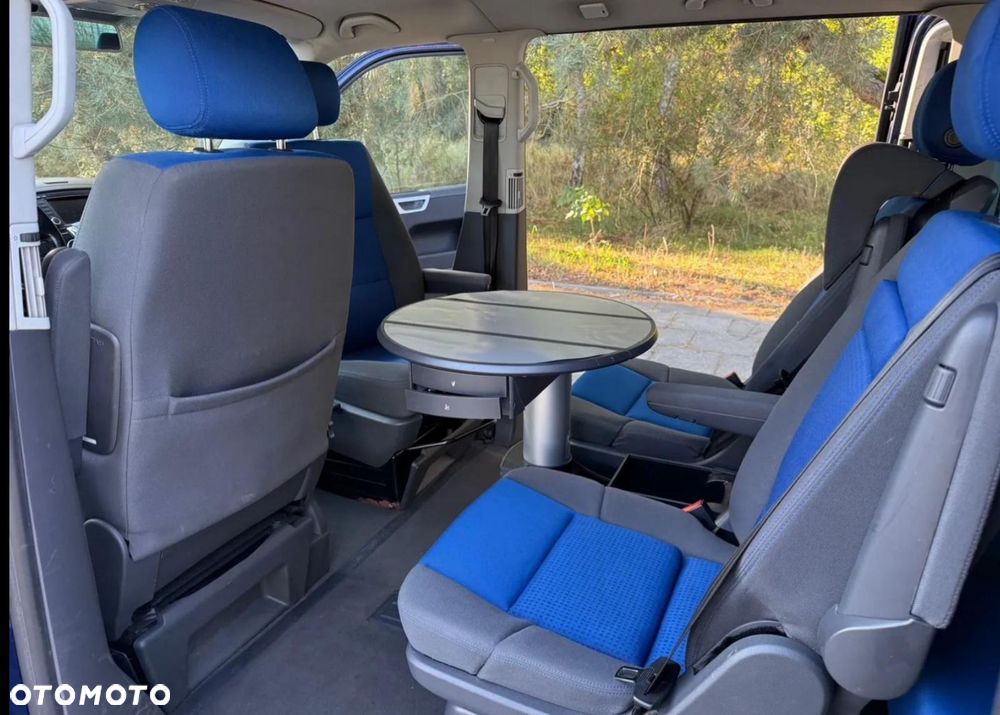 Volkswagen Multivan - 11