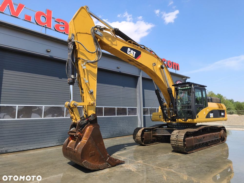 Caterpillar 330D - 4