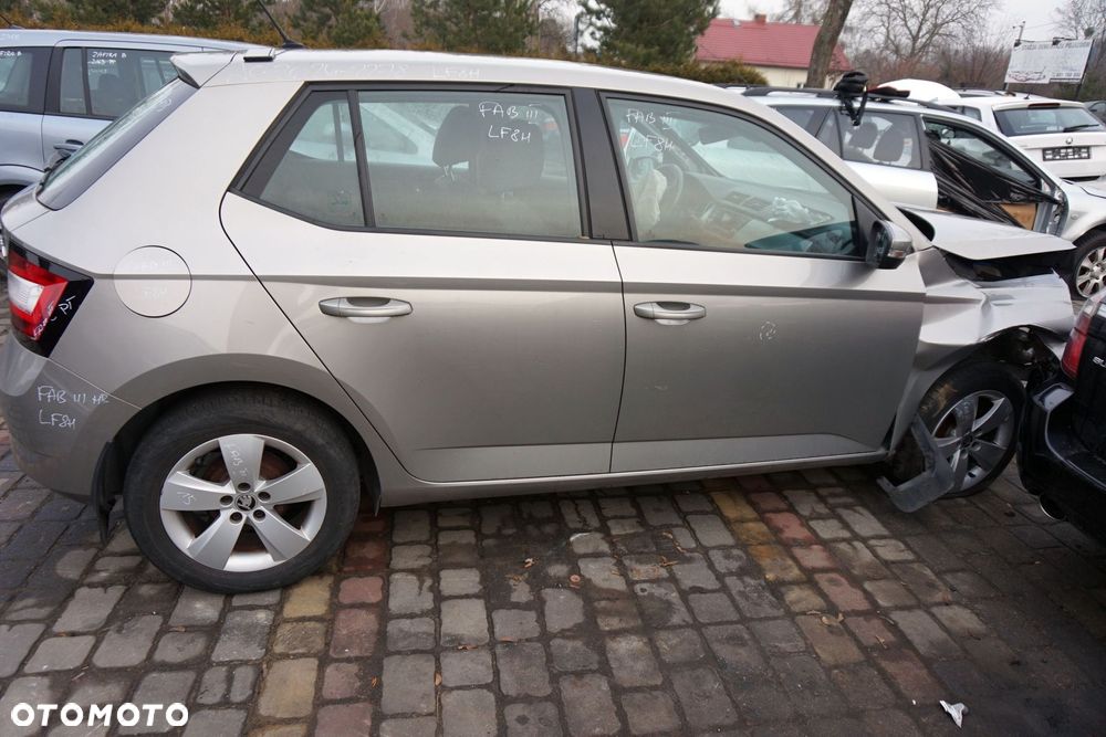 SKODA FABIA III NJ3 5D HB 2015 LF8H 1.0 12V CHYB 75KM QAE BEŻOWY na części - 6