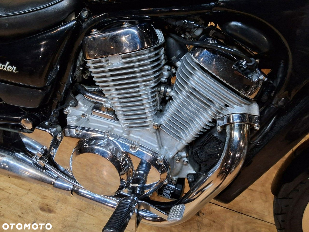 Suzuki Intruder - 13
