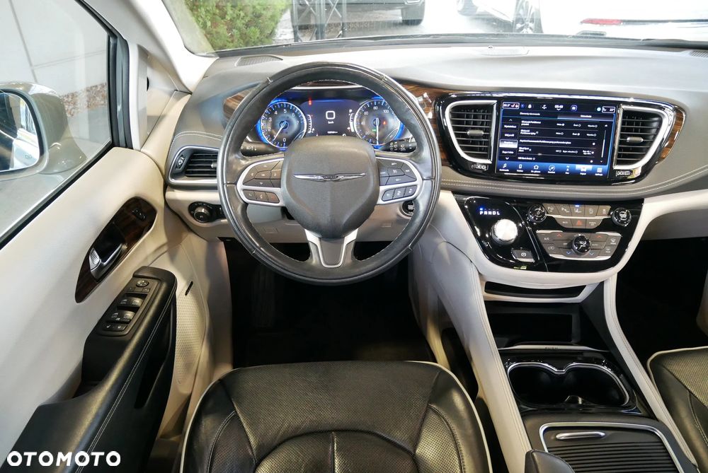 Chrysler Pacifica - 14
