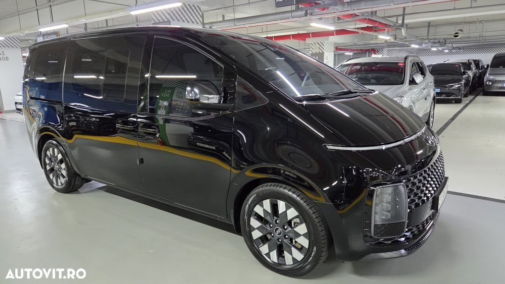 Hyundai Staria - 1