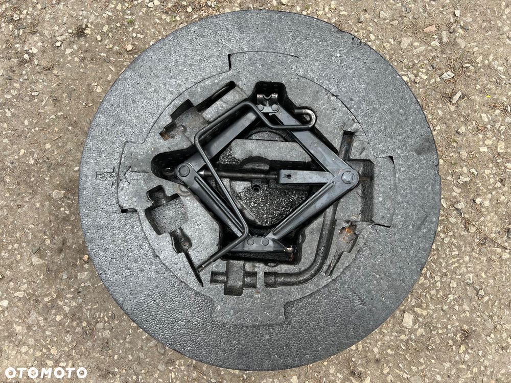 ALFA ROMEO 159 WKŁAD KOŁA ZAPASOWEGO ZESTAW NAPRAWCZY 60696186 60687705 PODNOŚNIK LEWAREK 51776309 - 1