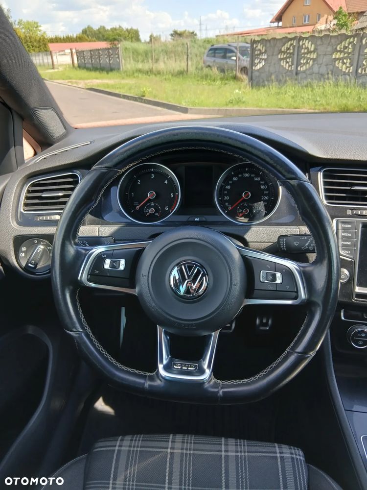 Volkswagen Golf - 17