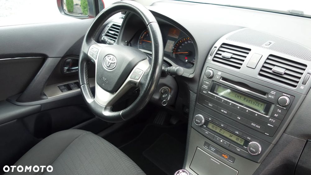 Toyota Avensis 1.8 Sol - 32