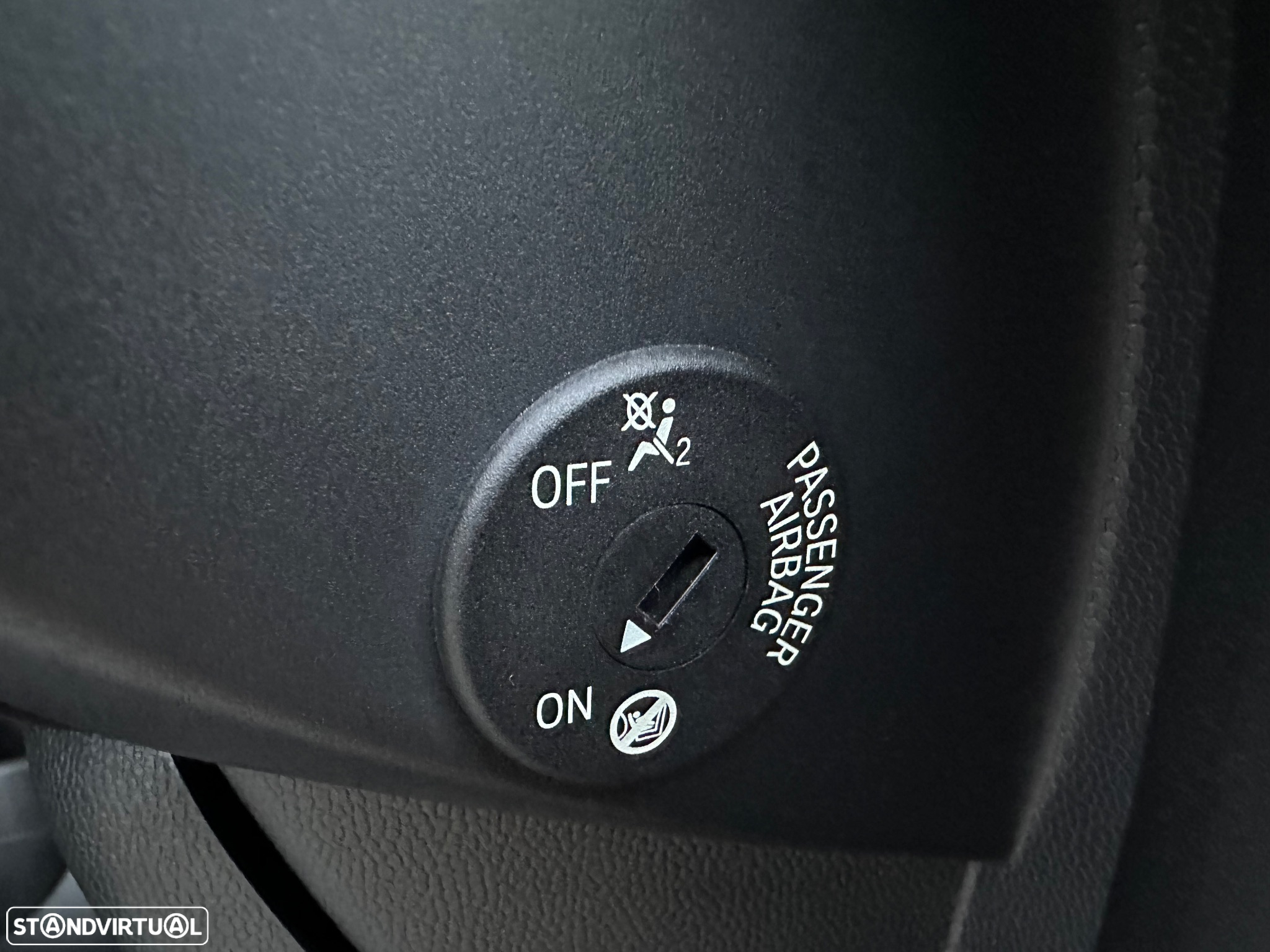 MINI 3 Portas One D - 20