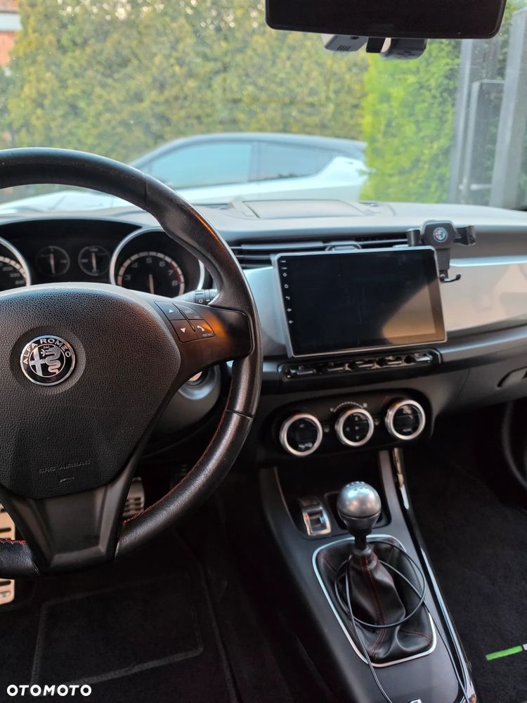 Alfa Romeo Giulietta ver-1750-tbi-quadrifoglio-verde - 23