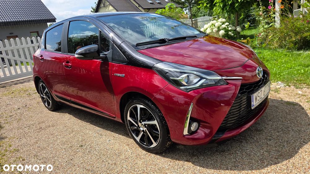 Toyota Yaris Hybrid 100 Selection - 1