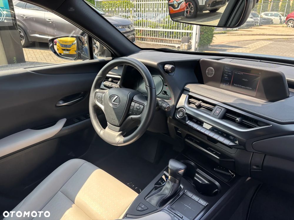 Lexus UX - 15