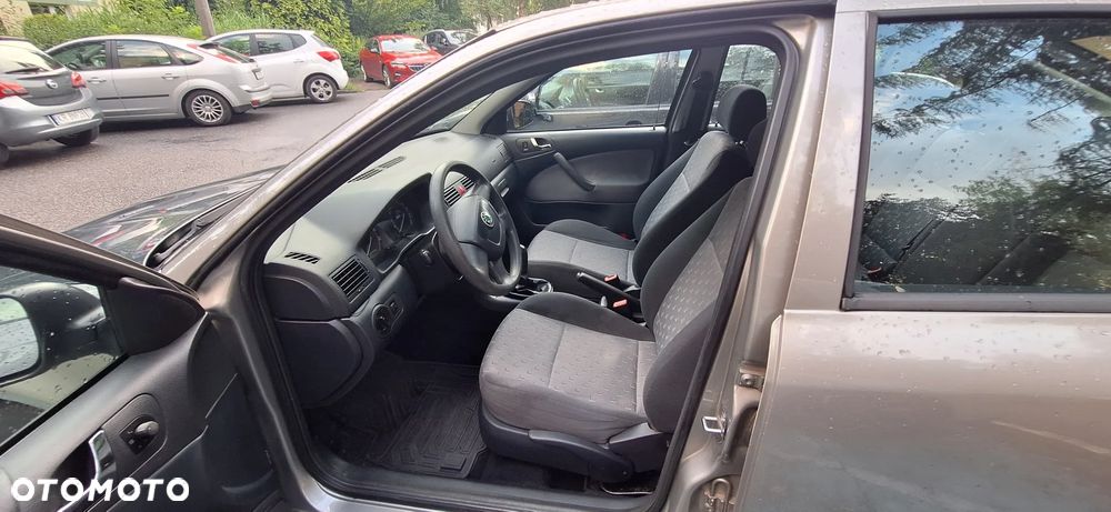 Skoda Octavia 1.6 Tour - 8