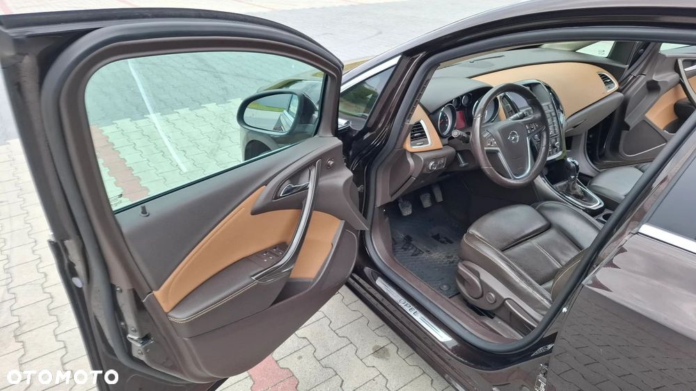 Opel Astra 1.4 Turbo Exklusiv - 11