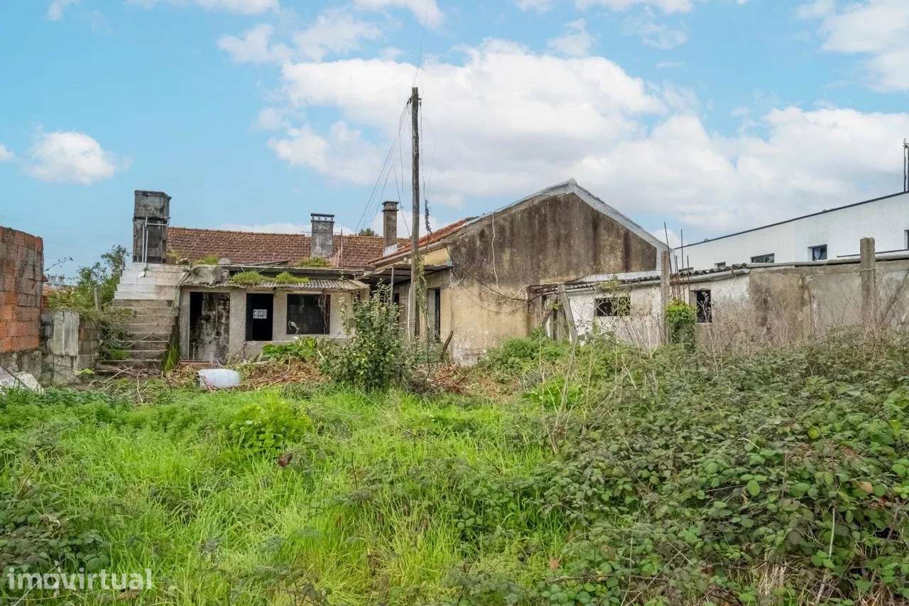 Moradias para Recuperação com Elevado Potencial de Investimento - Maia - Grande imagem: 4/27