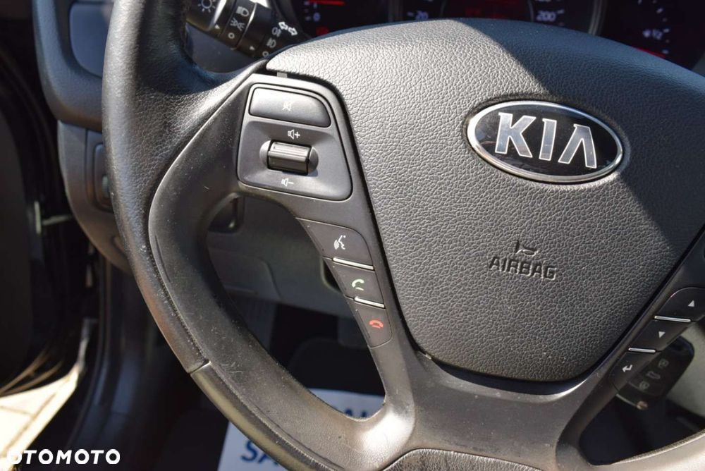 Kia Ceed - 27