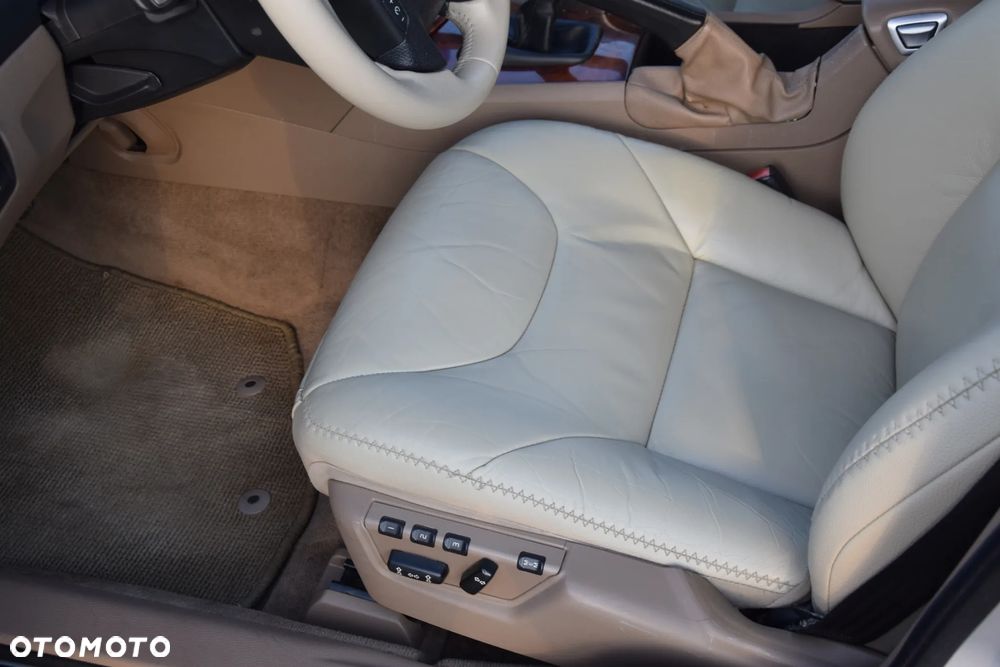 Volvo V70 2.5T AWD Summum - 28