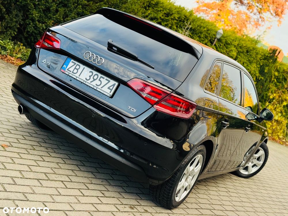 Audi A3 Sportback 1.6 TDI S line Sportpaket - 15