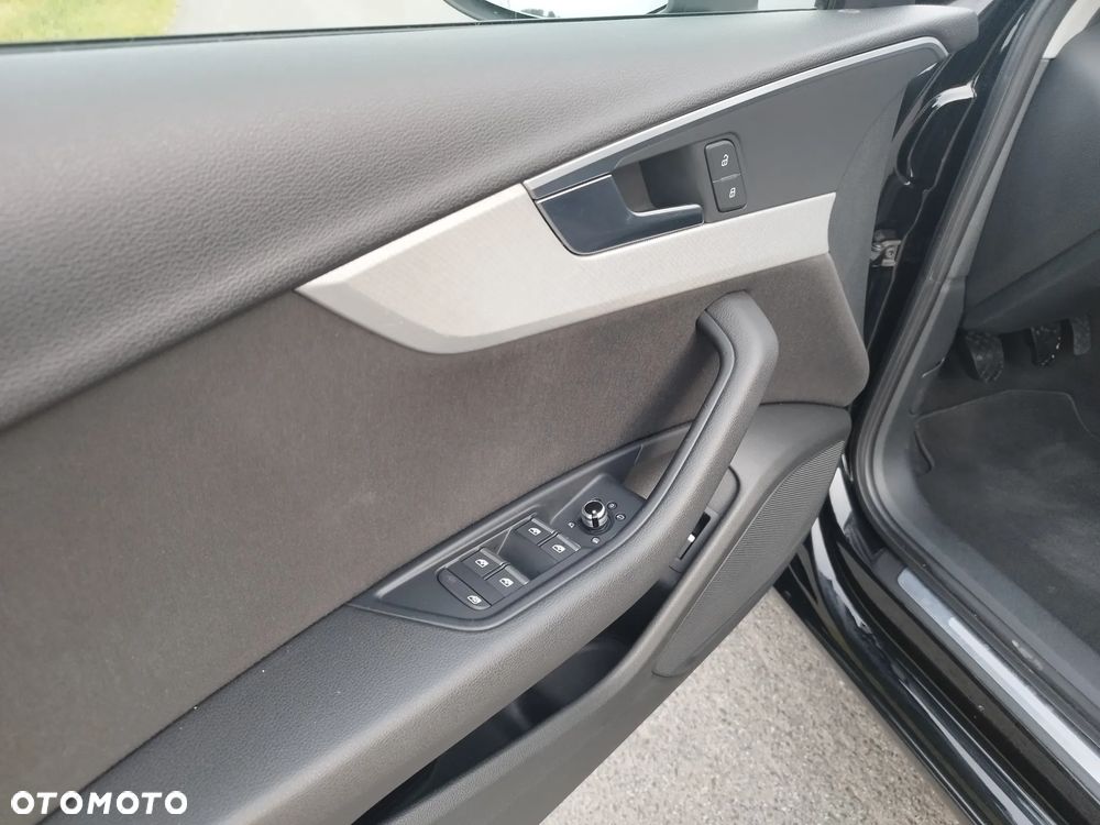 Audi A4 Limousine 2.0 TDI DPF clean diesel Ambiente - 13