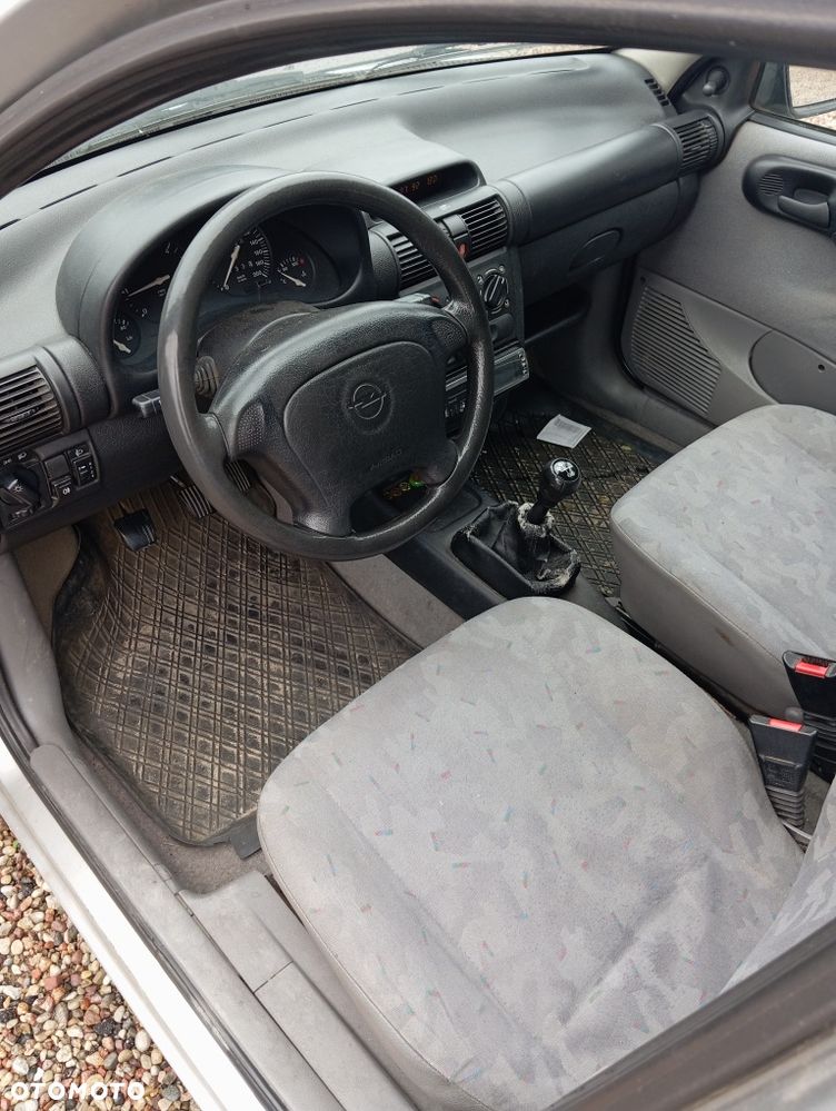 Opel Corsa - 4