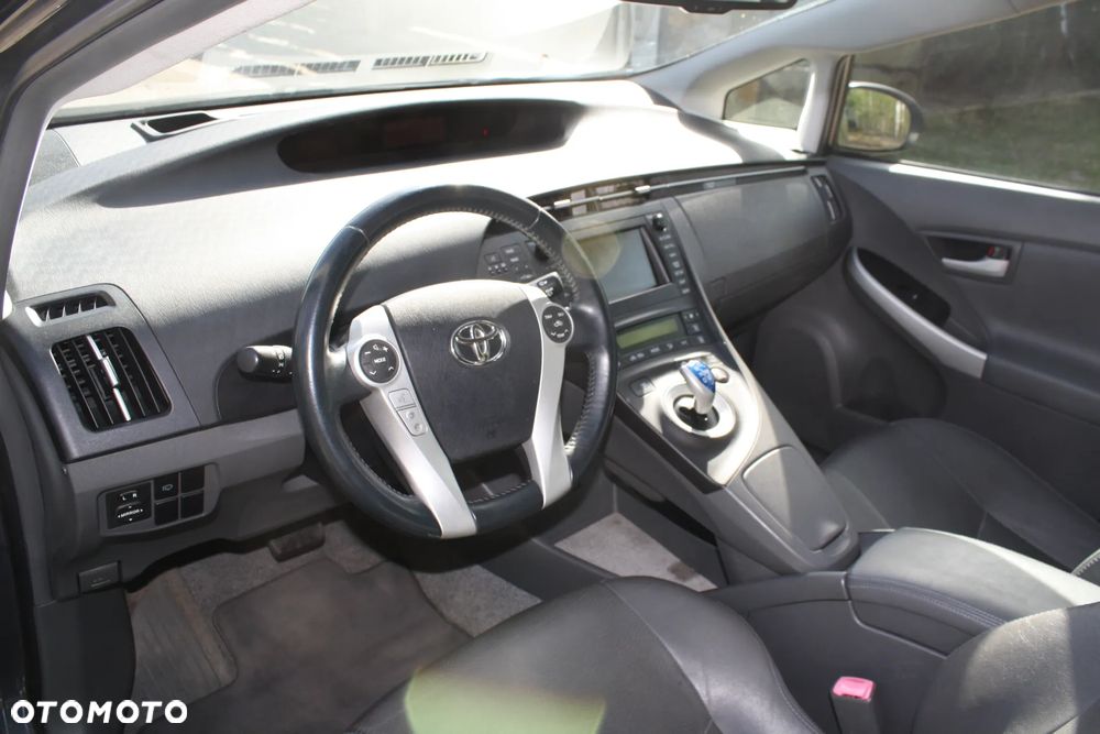 Toyota Prius (Hybrid) Executive - 10