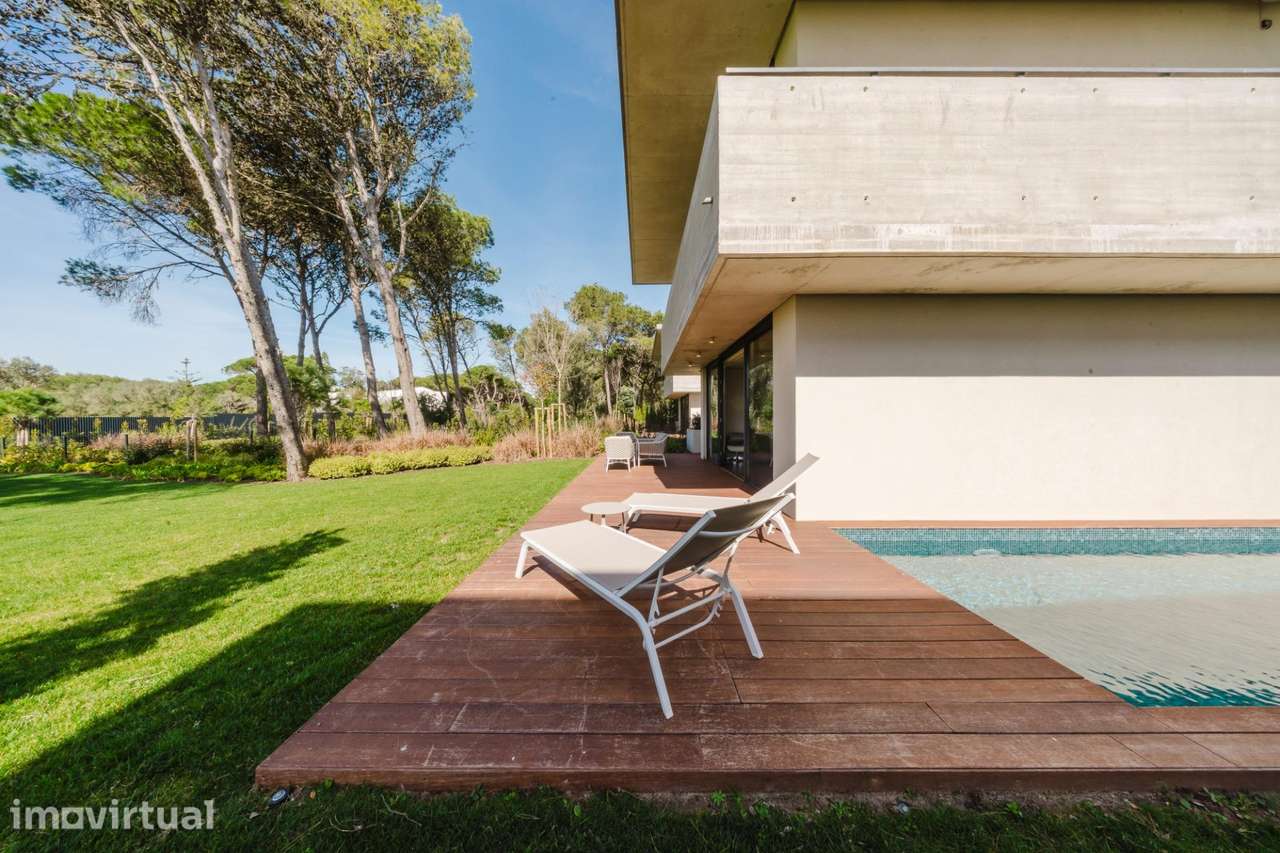 Exclusiva Moradia T4 com Amplo Jardim Privativo no Sandwoods, Cascais - Grande imagem: 4/33