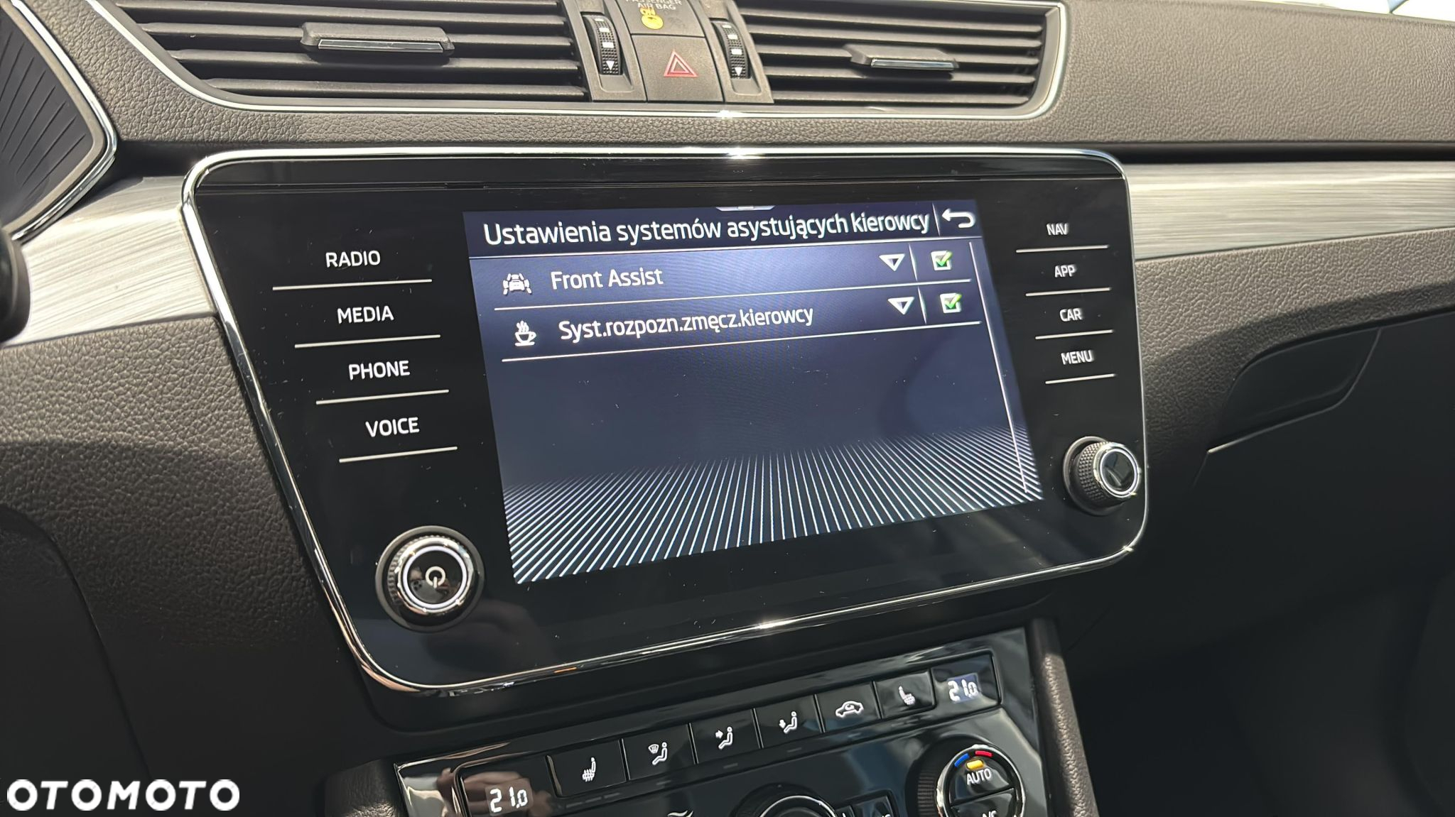 Skoda Superb 2.0 TDI SCR Ambition DSG - 22