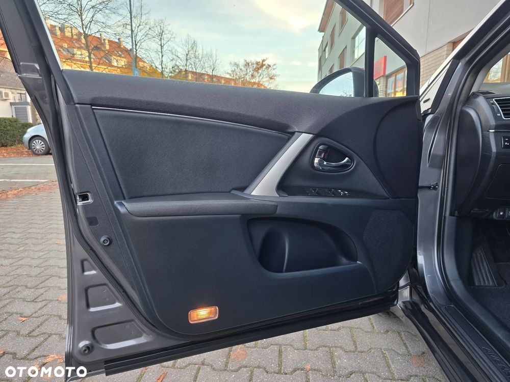 Toyota Avensis 1.8 Premium - 15