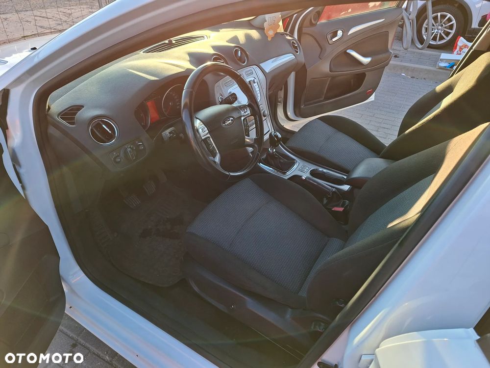 Ford Mondeo 2.0 TDCi Ghia - 10