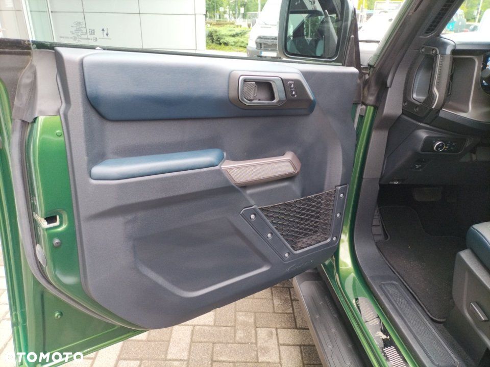 Ford Bronco - 10